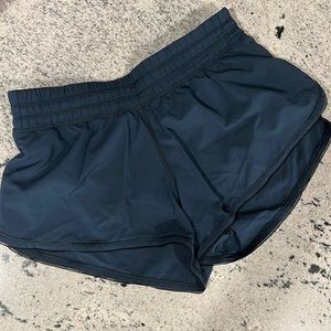 Lululemon Seek the Heat running shorts 2.5” size 4